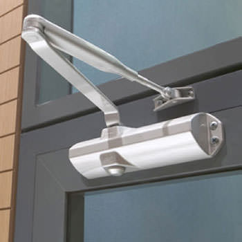 muelle cierrapuertas para comunidades de vecinos